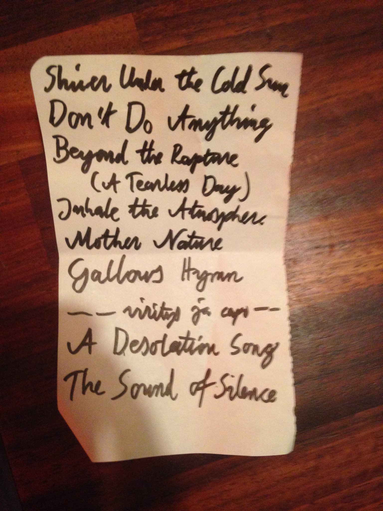 Set list written on paper: Shiver Under the Cold Sun, Don't Do Anything, Beyond the Rapture (A Tearless Day), Inhale the Atmosphere, Mother Nature, Gallows Hymn, viritys ja capo, A Desolation Song, The Sound of Silence